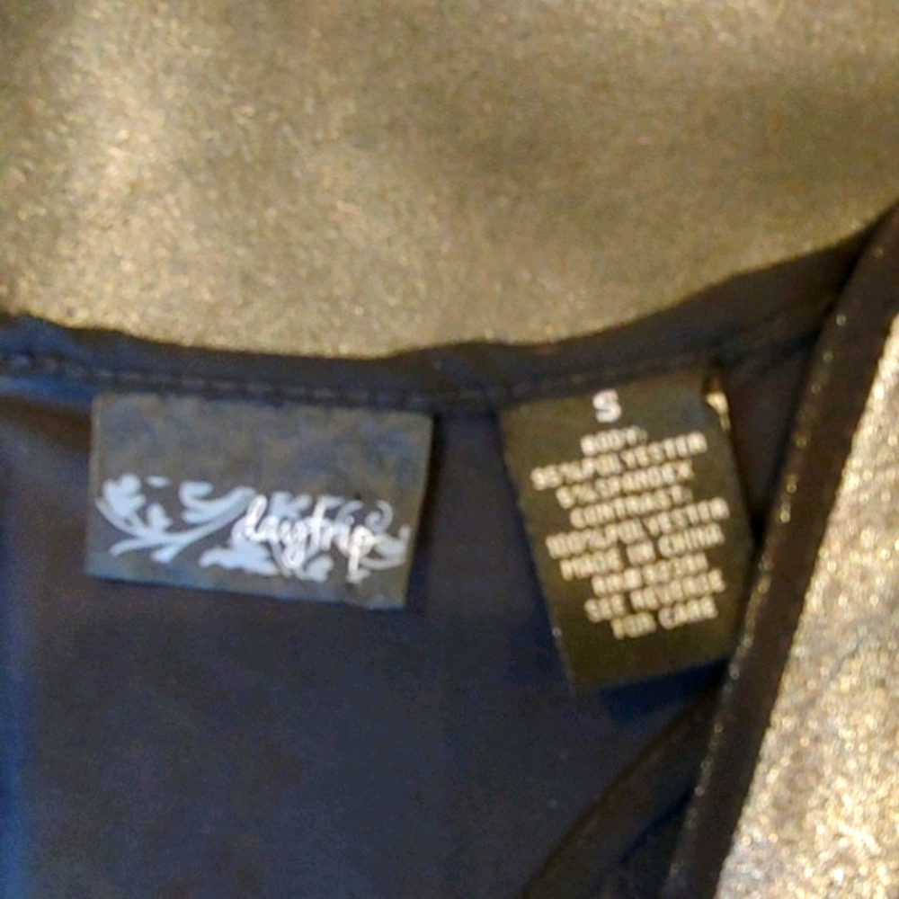 Cute "Daytrip" Silver and Black Tank Top - Picture 3 of 3